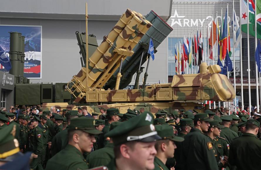 El jefe del Kremlin resaltó que “prácticamente todo” el armamento que Rusia quiere exportar “ha sido empleado en acciones militares reales”, sin precisar si se refería a Siria y Ucrania.
