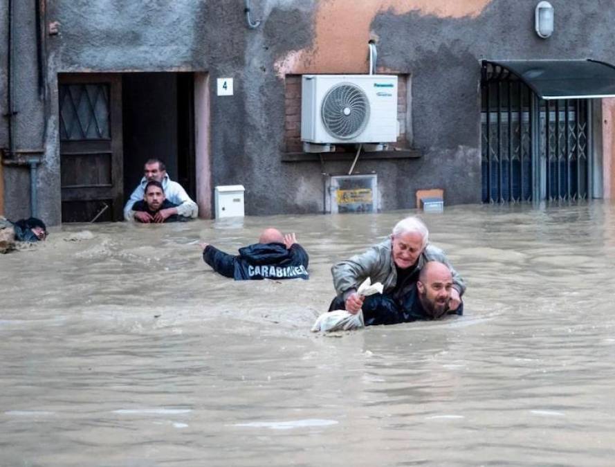 Varios ríos se salieron de sus cauces en el sudeste de Emilia-Romaña debido a las lluvias torrenciales que cayeron en la región en los últimos días, que también provocaron deslizamientos de tierra, según las autoridades regionales.