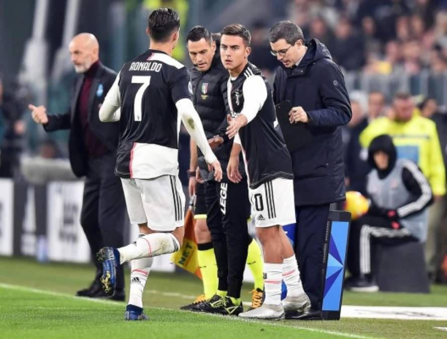 En el minuto 55, Maurizio Sarri sacó del campo a Cristiano Ronaldo y le dio entrada a Paulo Dybala.