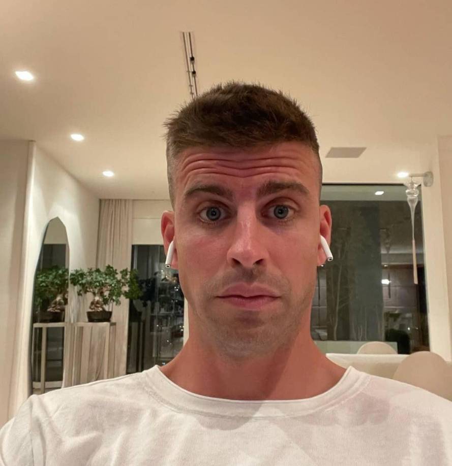 Gerard Piqué conoció a la chica en una fiesta a través de un compañero. El central del Barcelona quedó encantado con la chica, le pidió permiso para salir con ella y la contrató para trabajar. Luego de todo eso le dejó muy claro sus peticiones.