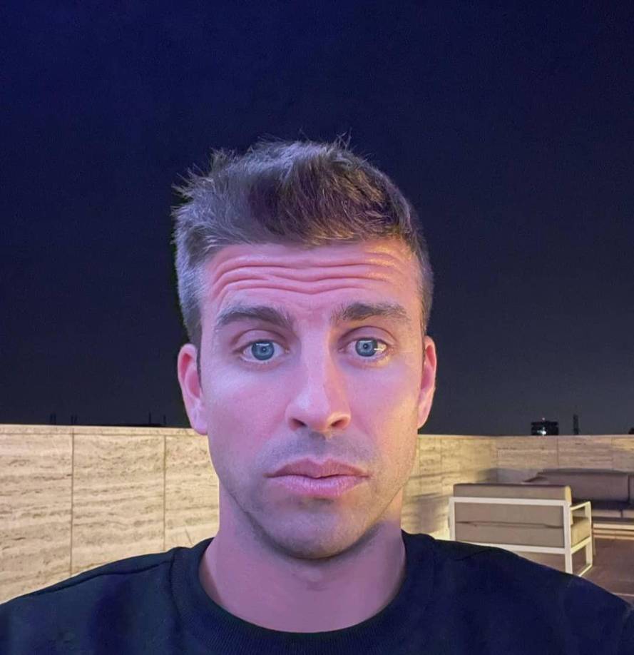 El programa Socialité de Telecinco en España reveló cómo es la vida nocturna de Gerard Piqué. La emisión asegura que el futbolista tenía toda una estrategia para salir en las noches y encontrarse con otras mujeres sin ser captado por la prensa o por la misma Shakira.