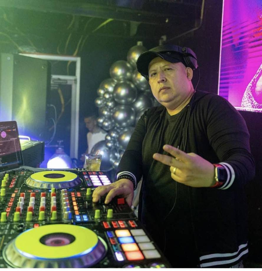 <b>DJ DAVID LUNA</b>Pasha´s, ubicado entre la 9 y 10 calles, 21 avenida de la colonia Río de Piedras tendrá una antesalada de verano. Toda la noche habrán shots y entrada gratis para las mujeres. Reserve su mesa vía WhatsApp al 9845-0000. 