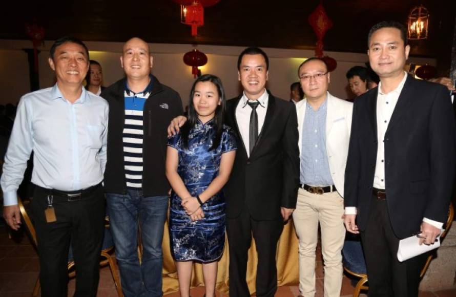 Denis Ham, Wei Hua Sha, Linda Huang, Yeping Heiang, Jau Wli y Sheng Mo Huang.