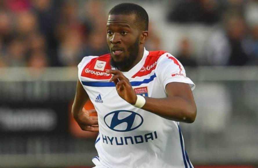 El Tottenham está cerca de firmar al centrocampista francés del Olympique de Lyon, Tanguy Ndombele. Según 'Sky Sports', el trato podría cerrare en los próximos días ante el interés de la Juventus.