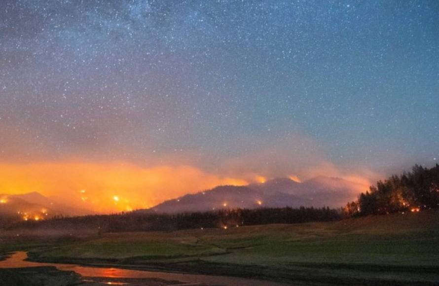 Una docena de focos diferentes se reportaron en California, que el año pasado sufrió de los peores incendios forestales de su historia.