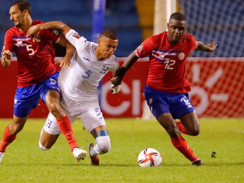 Kervin Arriaga destacó en el empate sin goles entre las selecciones de Honduras y Costa Rica.