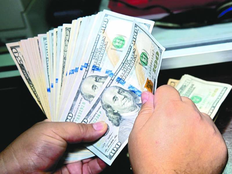 La tasa de riesgo país es uno de los indicadores que, sumado a la tasa SOFR más la composición bancaria, se utilizan para determinar el costo de los bonos soberanos en el mercado internacional.