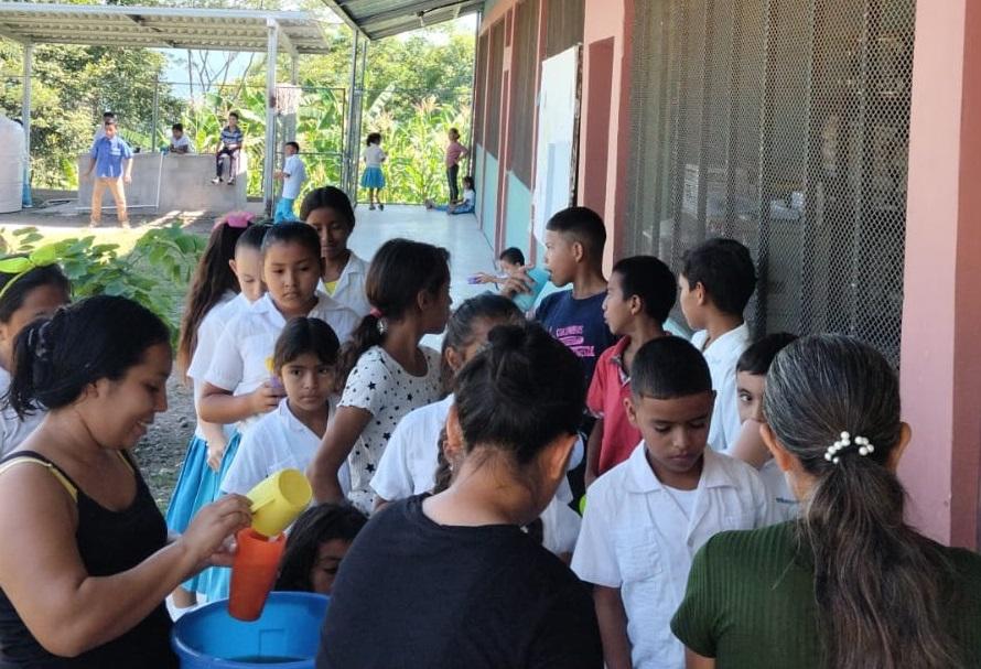 Más del 70% escuelas públicas solo tienen uno o dos maestros