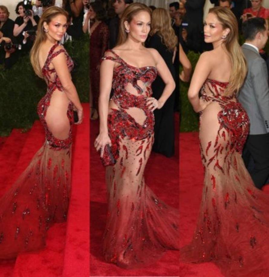Jennifer López sin duda es la reina en las alfombras rojas por no usar ropa interior. Sin caer en lo vulgar la diva sabe como sacarle provecho a su figura.