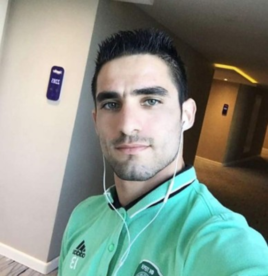 Aficionado a las selfies, Milad acumula más de 120.000 seguidores en su cuenta de Instagram, y tras su fallida voltereta, su popularidad sigue en ascenso.