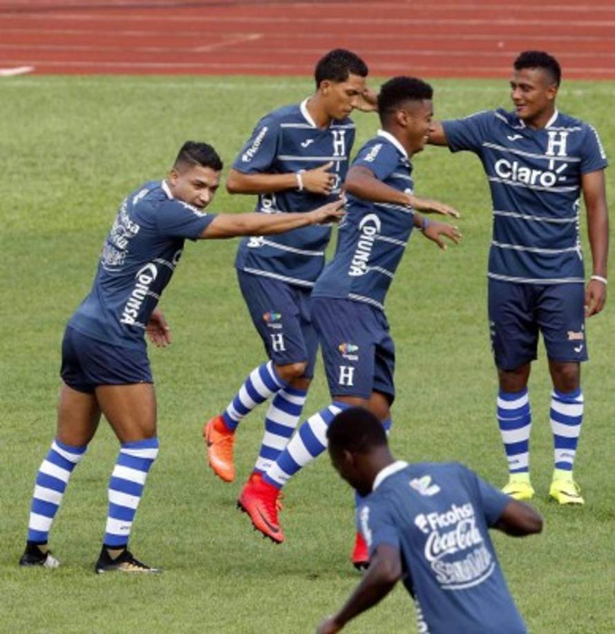 Un buen ambiente predomina entre los jugadores catrachos.