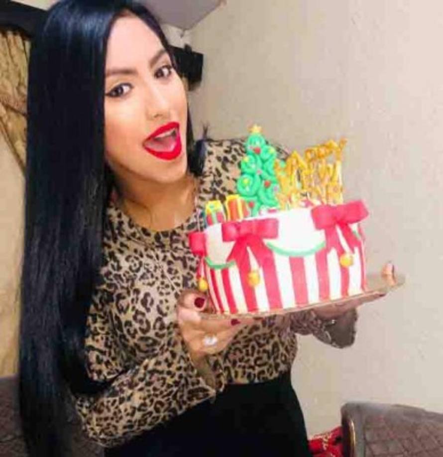 Bellas chicas hondureñas le dieron la bienvenida al 2019. Mira la manera en que recibieron el Nuevo Año las mujeres que cautivan en las redes sociales. Gaby Salazar, la hermosa presentadora de TV, festejó con un pastel.