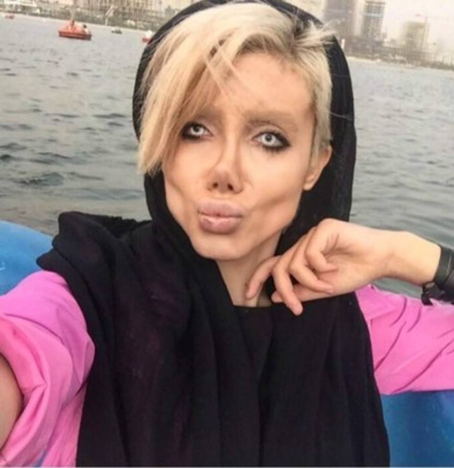 Según los informes, también se puso a dieta para mantener su peso de 40 kg, menos de 100 libras , un peso insuficientemente peligroso.<br/>