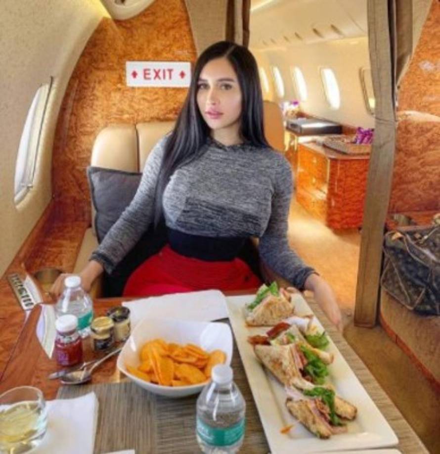 En los últimos dos años se dio a conocer como diseñadora de moda.