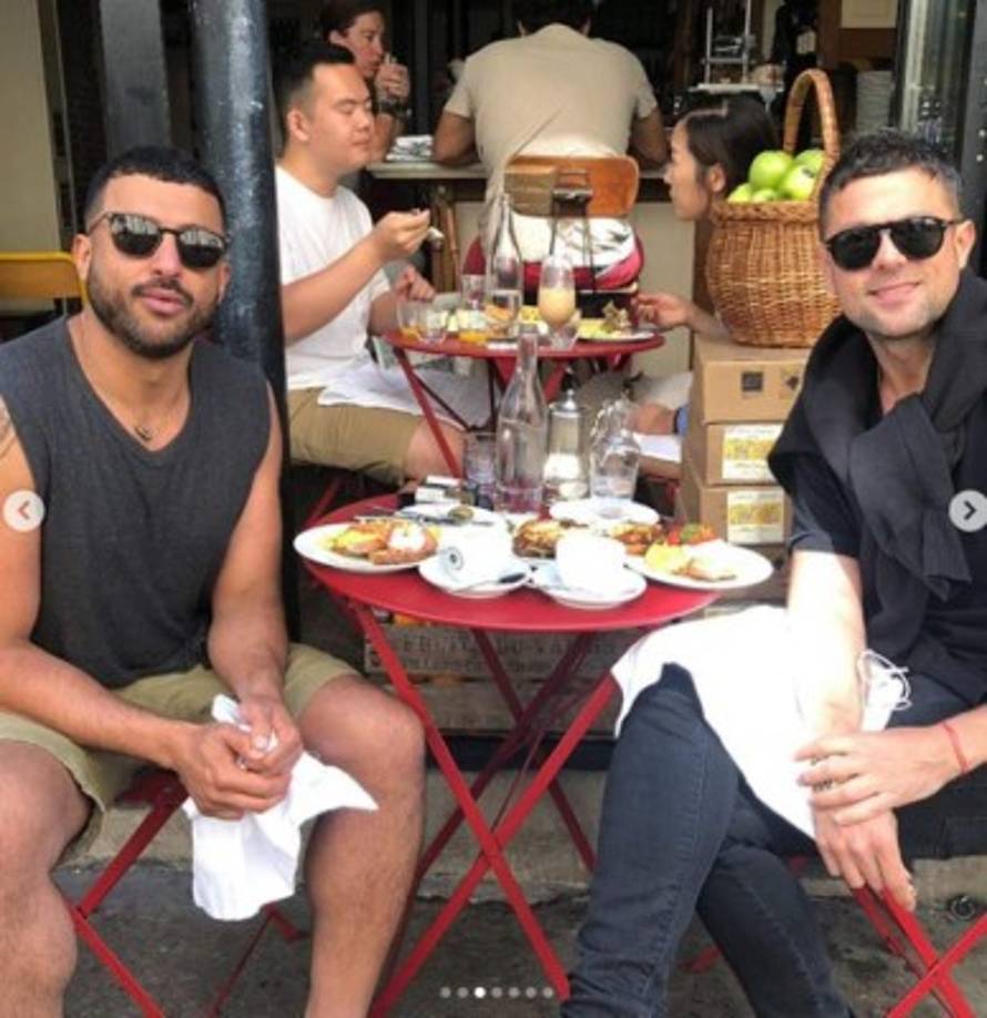 'Hubo una fiesta donde algunos invitados estaban consumiendo drogas y mantenían relaciones sexuales entre ellos. Khalid podría haber muerto de manera repentina por las drogas. Además de la investigación oficial, se ha iniciado una investigación interna urgente y se ha ordenado a los asistentes que guarden silencio', aseguró una fuente al diario británico