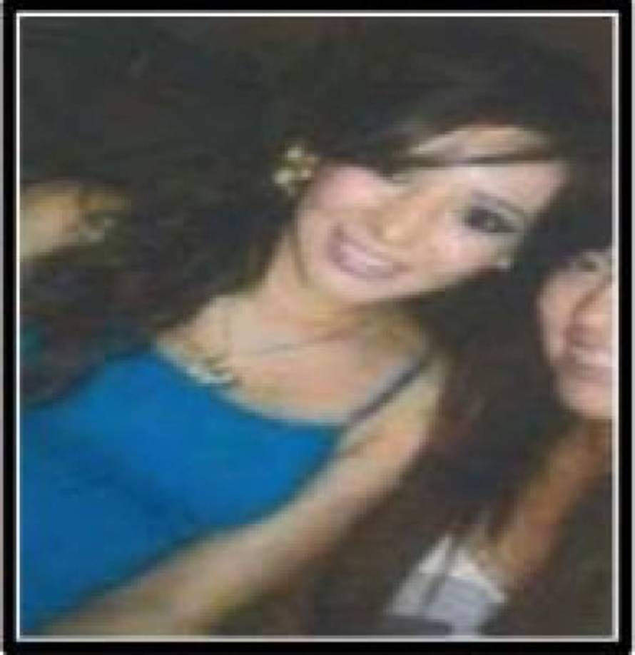 CAROLINA FERNÁNDEZ: Esposa de Omar Treviño Morales, jefe de Los Zetas tras el arresto de su hermano. Omar está actualmente detenido y se le considera el último de la dinastía de los Treviño en esa organización, que ha enlutado por su maldad incluso contra migrantes centroamericanos. <br/><br/>Fernández ha sido acusado por EEUU, desde 2013, por dedicarse a la venta de ganado con dinero ilegal. La ganadera 'Cinco Manantiales' está ligada, según EEUU, a Los Zetas. <br/><br/>'A través de esta y otras acciones, el Departamento del Tesoro expuso varios aspectos de las actividades de Los Zetas, incluidas sus operaciones de contrabando de drogas y dinero en efectivo a granel, sus operaciones financieras internacionales y los negocios utilizados por los líderes de Los Zetas para lavar sus fondos obtenidos ilícitamente', acusa EEUU. <br/><br/><br/><br/><br/>