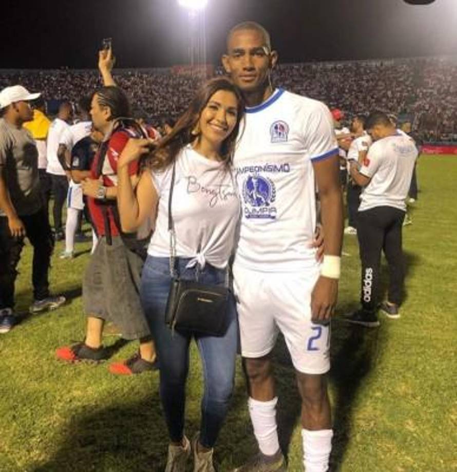 Jerry Bengtson: El goleador del Olimpia tiene como esposa a Yarely Espinal.