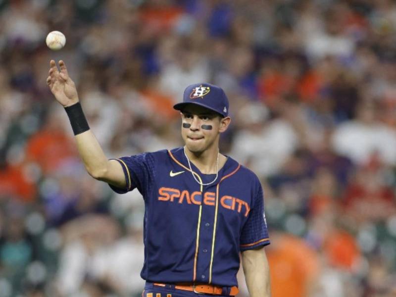 Mauricio Dubón se agiganta en la MLB con tres hits.