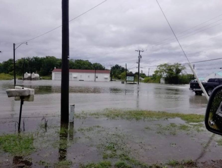 Varios condados de Carolina del Norte emitieron órdenes de evacuación obligatoria para las zonas costeras, como las islas de Topsail Beach./Foto: Ruth Scott.