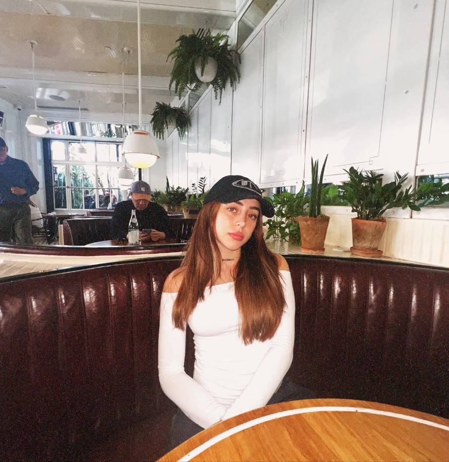 Este sutil gesto se interpretó como una señal clara de su cercanía y posible relación,<b> generando especulaciones y comentarios entre sus seguidores y el público en general</b>. La panelista del ciclo de espectáculos también recordó el mal momento que vivió Nicki Nicole en el amor tiempo atrás, cuando se enteró de la infidelidad de su novio. “Fueron juntos a Las Vegas, él la acompañaba porque ella canta, de hecho, tienen temas juntos y demás. 