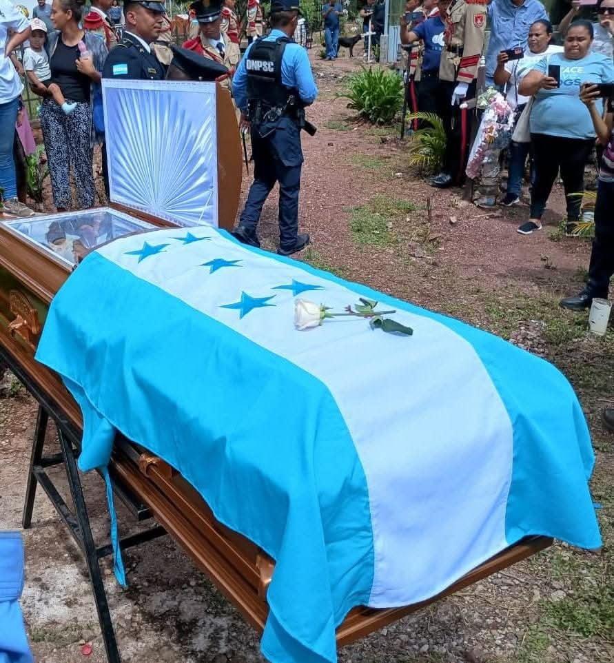 Emotiva despedida al policía Kenny Curry Ávila tras su trágica muerte