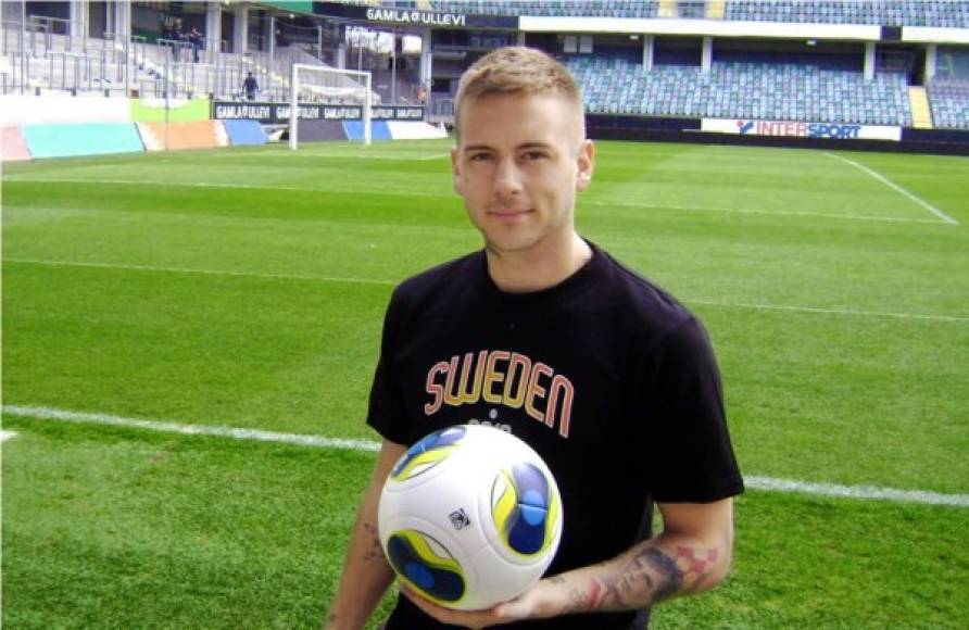 Anton Hysén: En una entrevista con la BBC en 2013, el sueco confirmó su gusto por los hombres. “Estoy muy seguro de cómo soy. He nacido así y no tengo nada que esconder“, reiteró el joven.
