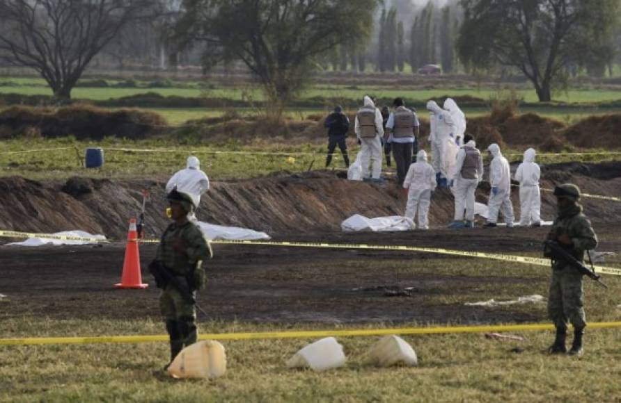 Cuerpos calcinados, desesperación y dolor en México tras explosión de ducto
