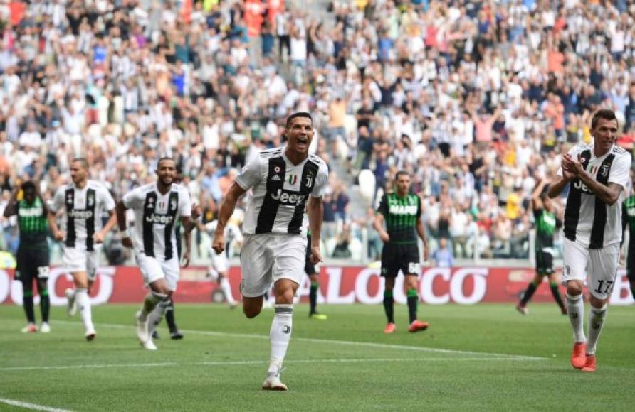 Eufórica celebración y corrida de Cristiano Ronaldo tras marcar su primer gol como bianconero. Foto AFP