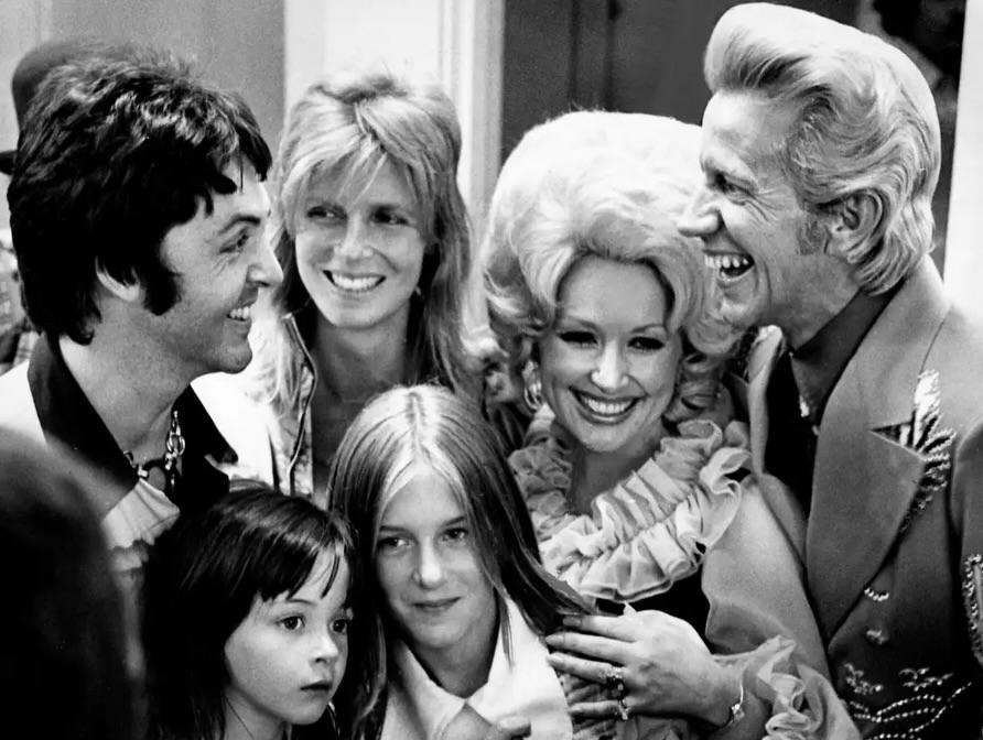 Hollywood lamenta la muerte de Dolly Parton