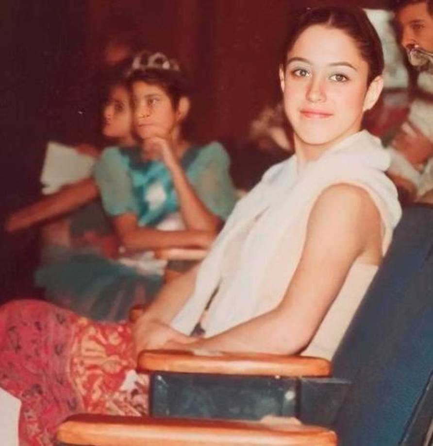 “Claudia es una mujer, madre, hoy abuela, científica”, dice la candidata de 61 años en un reciente documental biográfico. Temple y discreción han marcado la actuación de Sheinbaum, cuyos abuelos llegaron a México desde Bulgaria y Lituania huyendo de la Segunda Guerra Mundial.