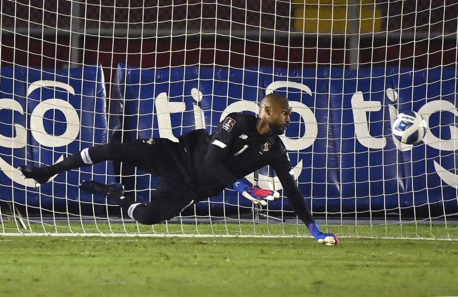 Pero Honduras empató el juego. El portero panameño Luis ‘Manotas‘ Mejía no pudo hacer nada tras el cabezazo de Kevin López para el 1-1.