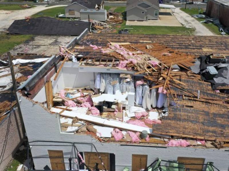 El huracán Laura dejó al menos cuatro muertos en su paso por Luisiana. AFP