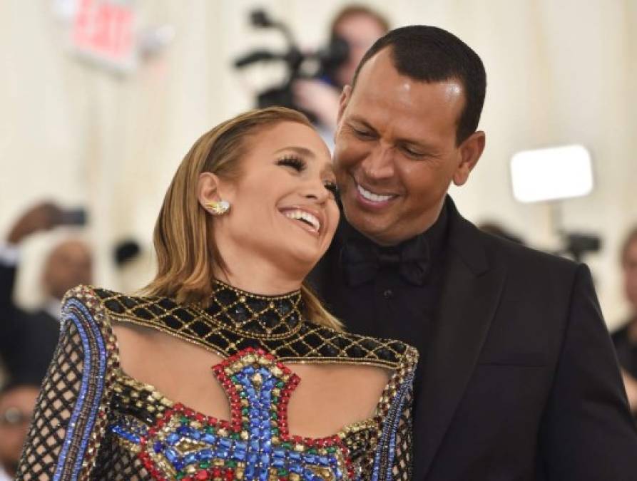 PALM SPRINGS, CALIFORNIA, USA - JANUARY 02: Actress/singer Jennifer Lopez and partner Alex Rodriguez arrive at the 31st Annual Palm Springs International Film Festival Awards Gala held at the Palm Springs Convention Center on January 2, 2020 in Palm Springs, California, United States. (Photo by Xavier Collin/Image Press Agency)