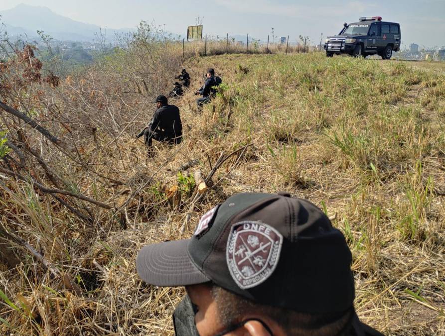 Agentes de Fuerzas Especiales, movilizados en varios puntos de Tegucigalpa. Fotografías: Policía Nacional / Redes Sociales