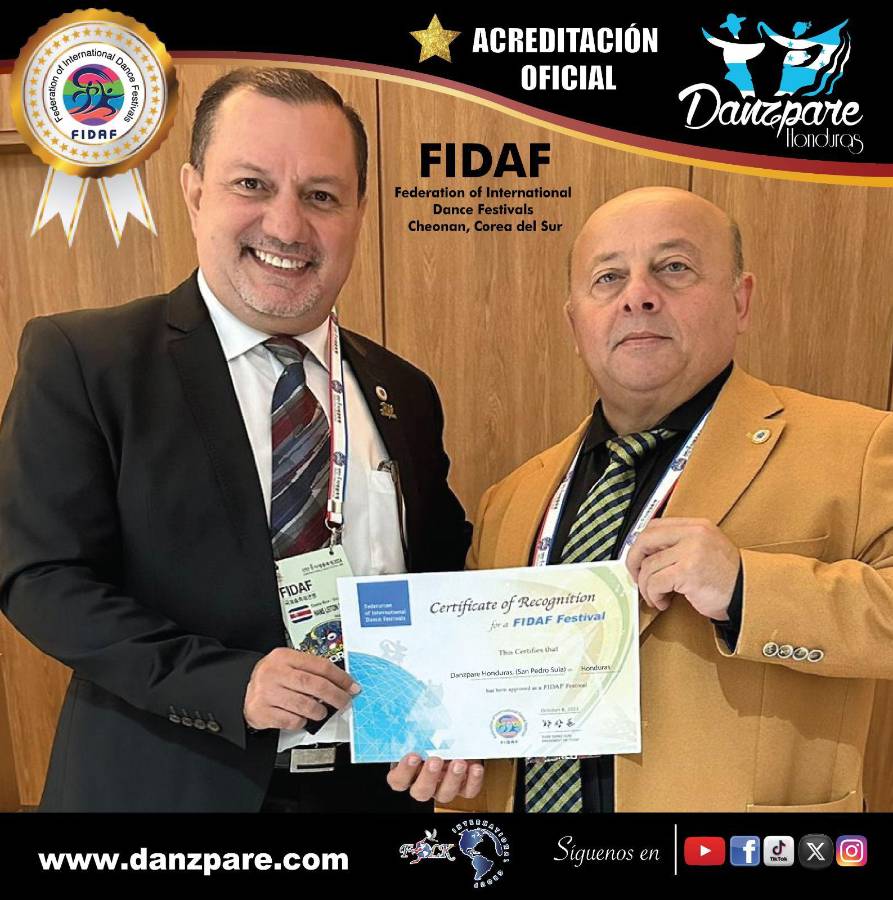 Fotografía que muestra el momento en que se reconoce a Danzpare Honduras (San Pedro Sula) como parte de la FIDAF.