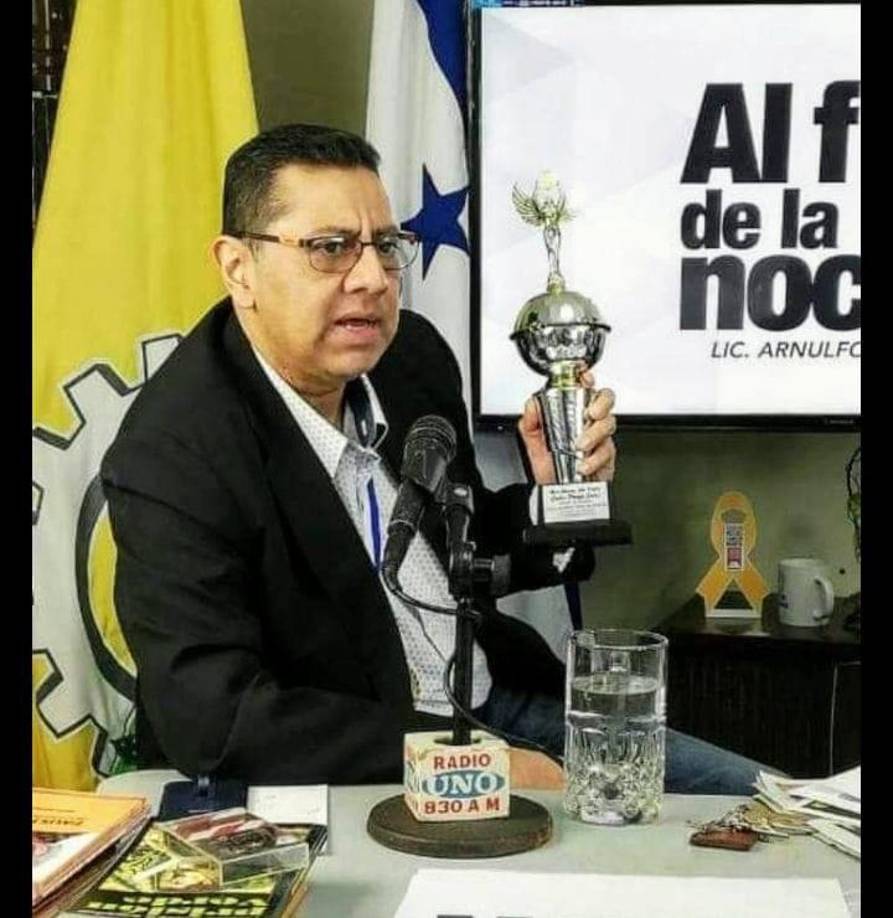 En el 2019 ganó el premio Micrófono de Plata” que otorga la Escuela de Locutores a nivel nacional.
