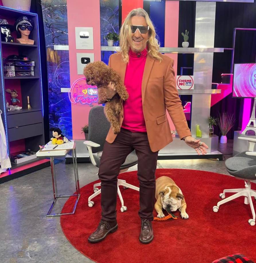 Además, aseguró que una de las razones por las cuales llegó el supuesto fin del espacio de farándula sería por las fuertes diferencias entre los conductores: Elisa Beristain y Javier Ceriani, pero no especificó qué tipo de problemas.