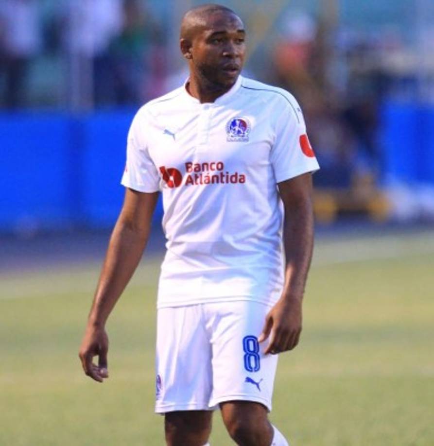 Wilson Palacios: Está en duda la continuidad del jugador hondureño para la próxima campaña en el Olimpia debido aque no logra recuperarse de su lesión que lo ha alejado de las canchas en los últimos años. 'Tiene una lesión que debe cuidar mucho, es lesión irreversible de cartílago. Lo vamos a esperar medio y medio, dijo Nahún Espinoza.