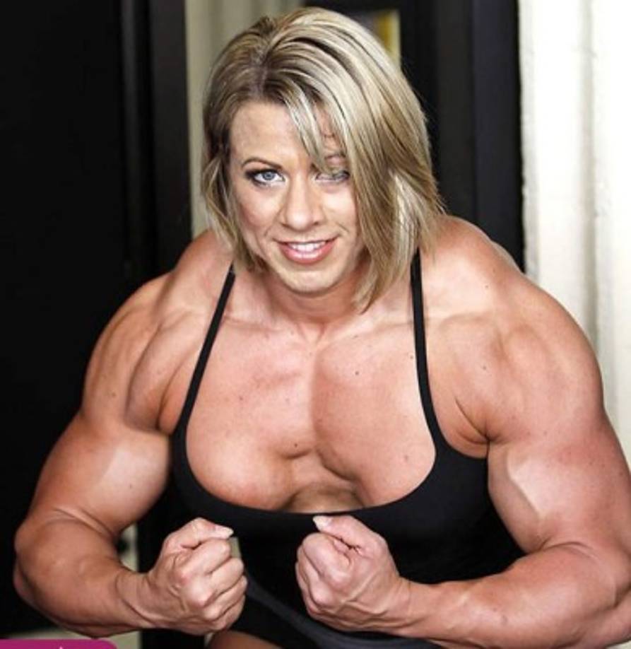 Un bun escote con tantos musculos...