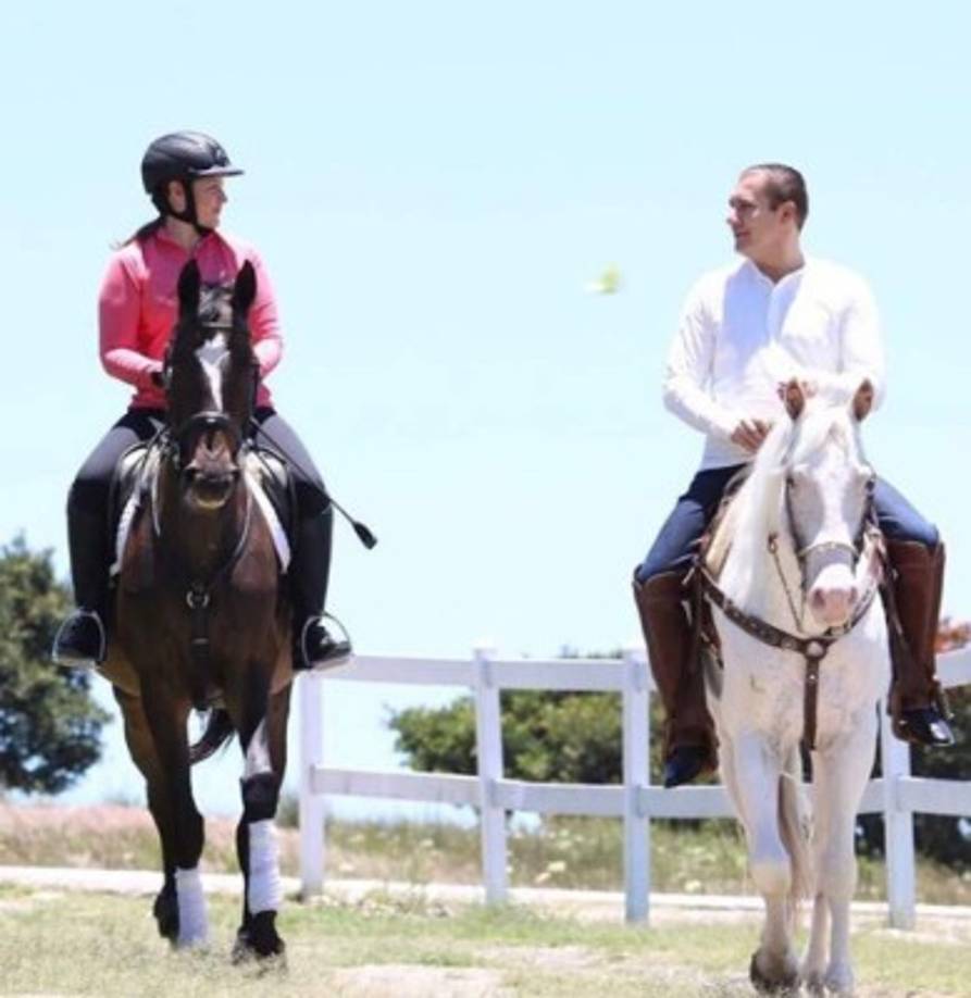 Por medio de sus redes sociales, la pareja mostraba su vida en la política y el entorno que los rodeaba como pareja, presumiendo el amor que tenían el uno por el otro.