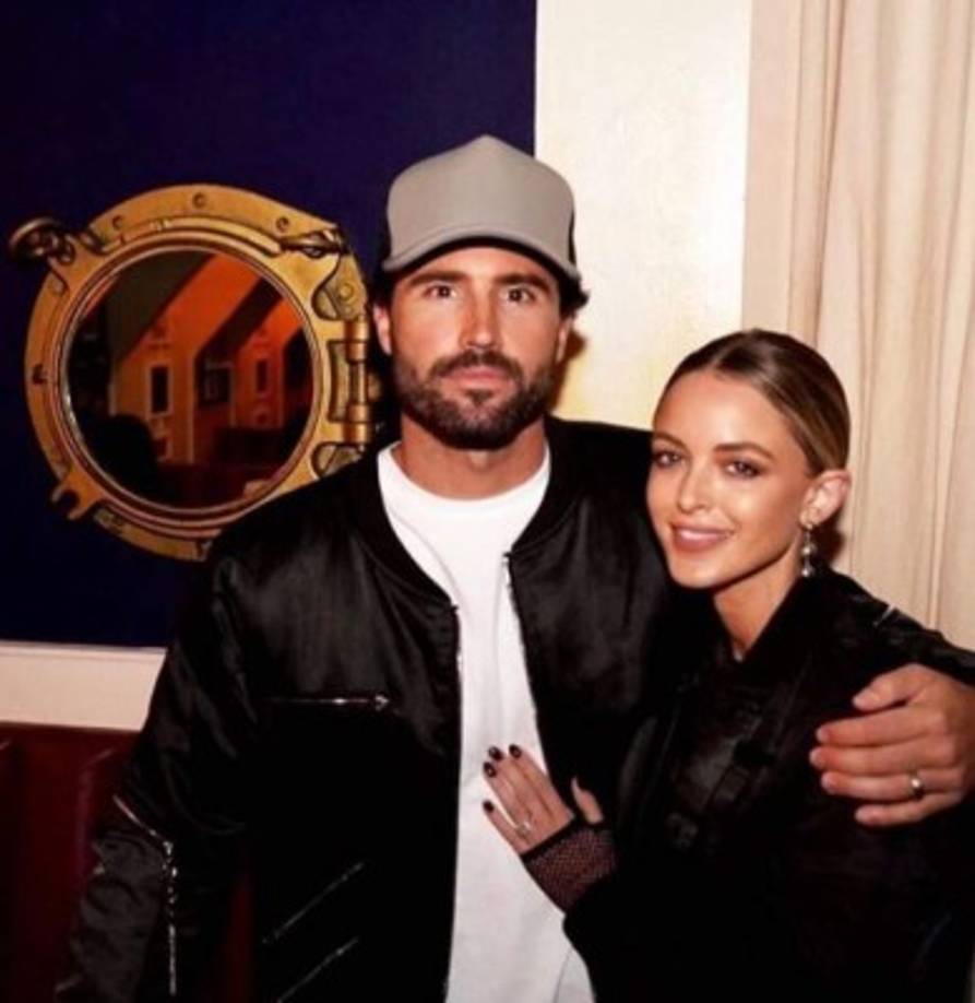Su popularidad es a raíz de la relación que mantuvo con Brody Jenner, medio hermano de Kylie y Kendall Jenner.
