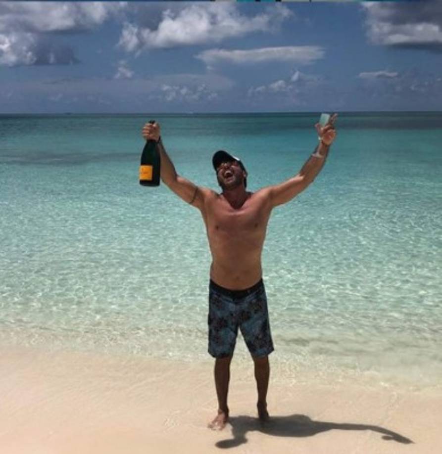 Su trabajo y sus contactos le han permitido realizar frecuentes viajes a Punta Cana y otros destinos para disfrutar junto a su familia.