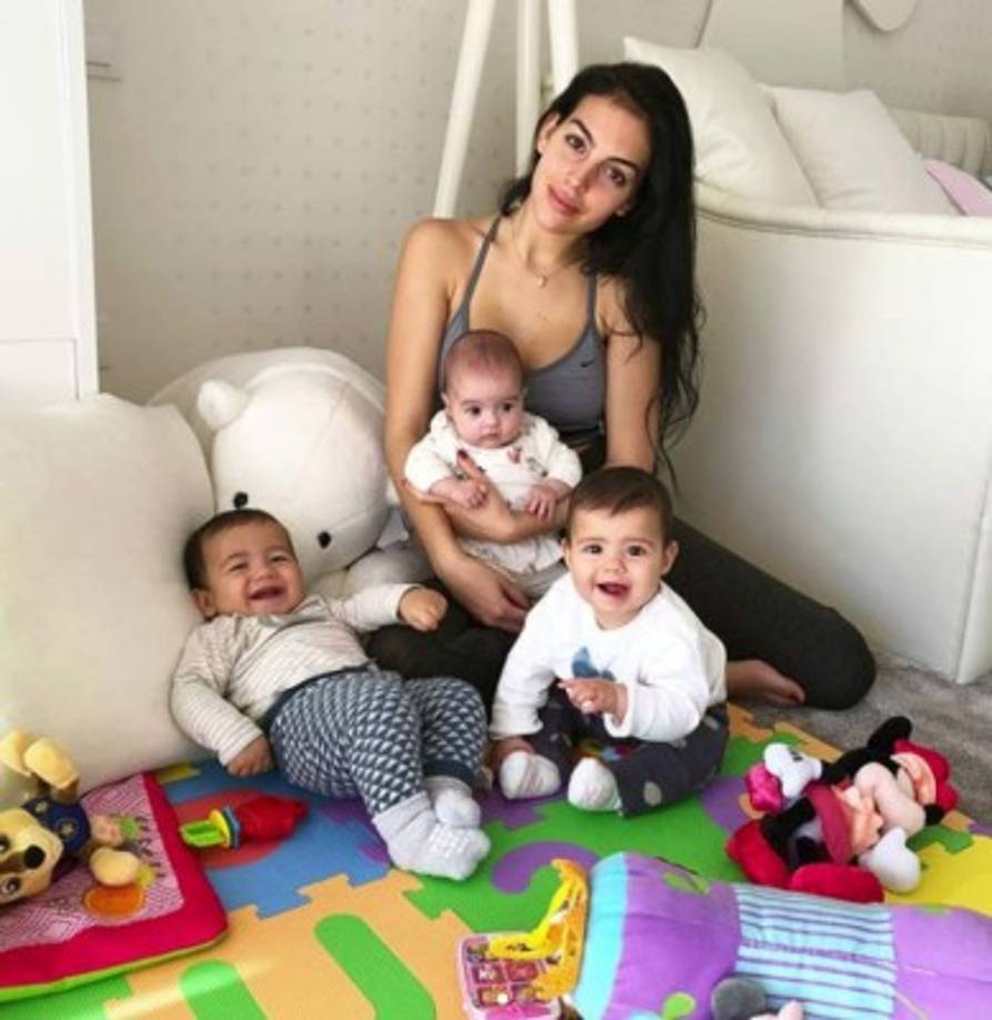 Georgina Rodríguez dio a luz a su primera hija en común con el futbolista Cristiano Ronaldo el pasado 12 de noviembre.<br/><br/>La modelo también se convirtió en la madre de los gemelos, Eva y Mateo, nacidos en junio por gestación subrogada.
