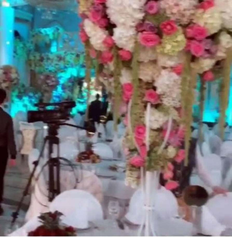 A la boda también asistieron destacados políticos, entre ellos el presidente de la república norcaucásica de Ingushetia, vecina de Chechenia, de la que es originario Mijaíl Gutseríev.