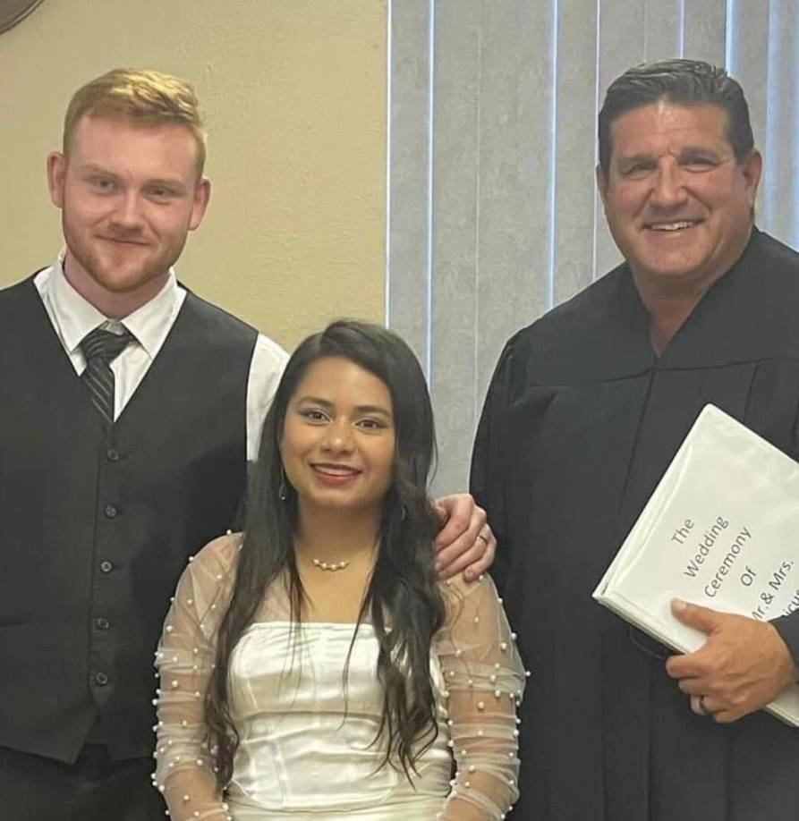 “El condado de Waller no tolera la violencia doméstica. Crímenes atroces como este no quedarán sin respuesta. Buscaremos justicia para las víctimas de violencia doméstica y enviaremos un mensaje a los perpetradores de que aquí luchamos por nuestras víctimas”, dijo el fiscal a cargo del caso.