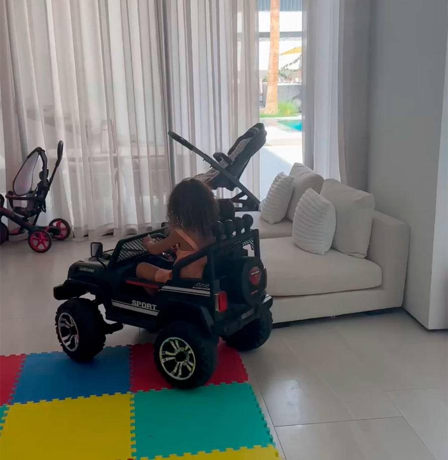 No hay duda de que sus hijos tienen ocupado todo el espacio con sus coches de juguete o sus alfombras de colores. 