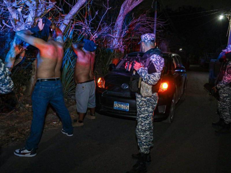 Policías y militares realizan vigilancia en cuatro localidades del departamento de Chalatenango (norte), tras dos homicidios reportados en la zona.