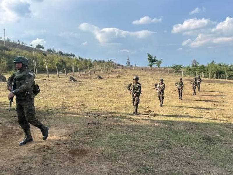 Militares guatemaltecos durante el operativo de defensa.