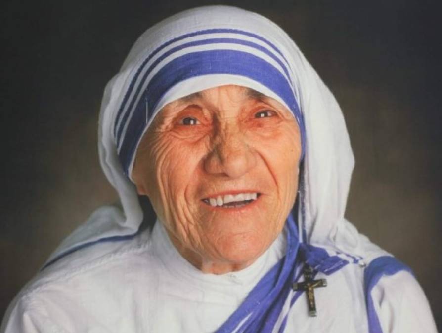 Teresa de Calcuta<br/><br/>Su más famosa predicción fue la de la muerte de la madre Teresa de Calcuta, quien falleció el 5 de septiembre de 1997.<br/><br/>Walter Mercado se encontraba de viaje en Brasil, y una persona le preguntó sobre lo que pasaría al día siguiente; en ese momento se desencadenó la visión que se convirtió en una predicción cumplida. “Fue muy triste la noticia pero la recibí tal como la veía en un cofre de un ataúd y a ella la enterraban”, dijo en una entrevista reciente para la cadena Telemundo.<br/>