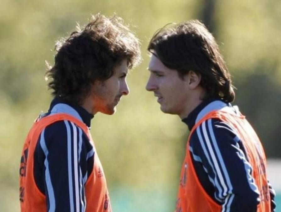 Lionel Messi para sorpresa de muchos reveló en el 2011 que su ídolo era nada más y nada menos que el el exmediocampista argentino Pablo Aimar: 'Es y será mi ídolo. Me encanta como juega', declaró el crack del Barcelona.